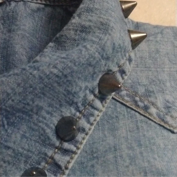 Decree Women's Denim Sleeveless studded Collared Button‎ up Top - Picture 6 of 6
